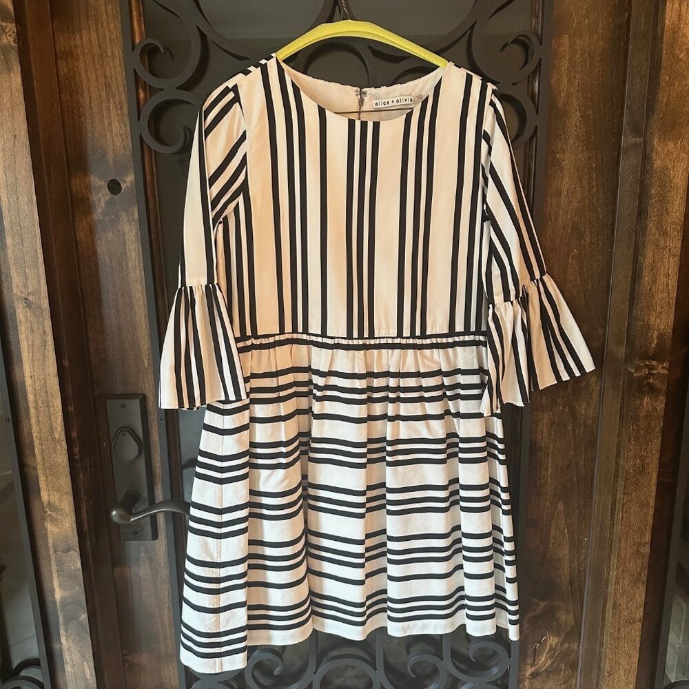 Alice + Olivia Black & Cream Stripped Dress Size 0